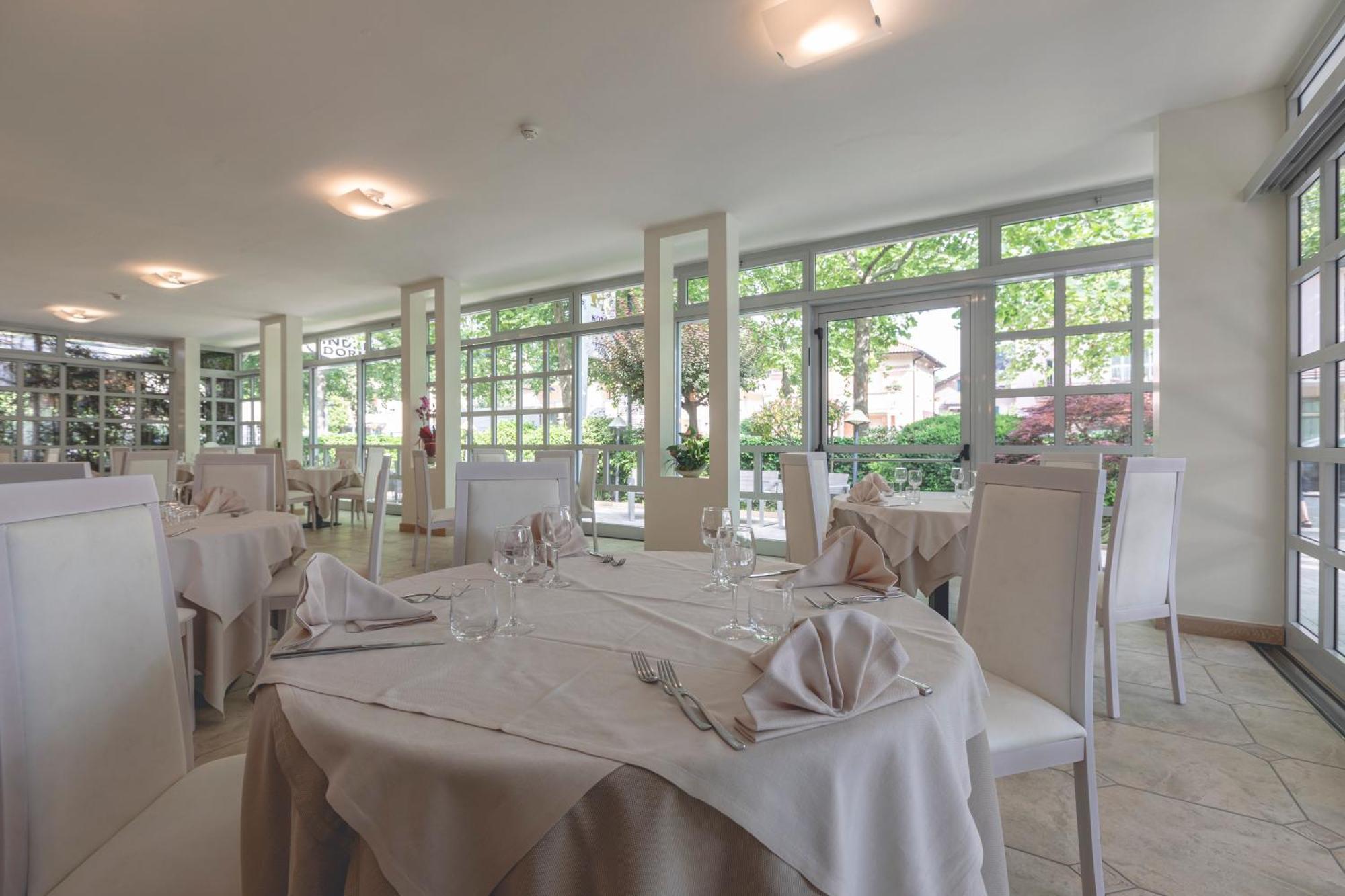 Hotel Athena Cervia Exterior photo