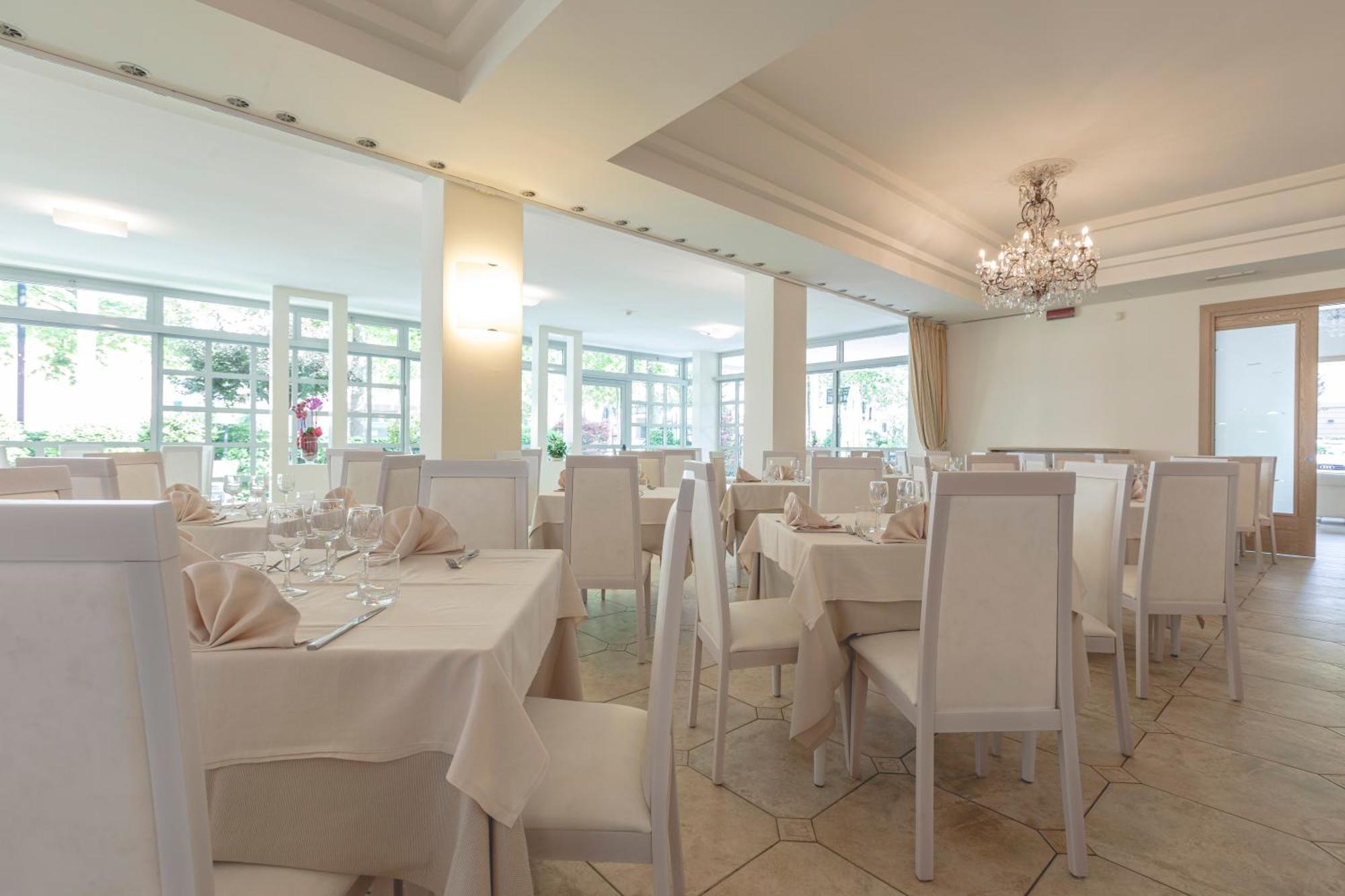 Hotel Athena Cervia Exterior photo