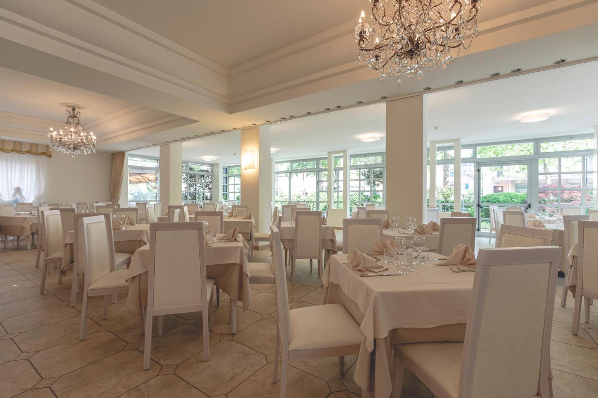 Hotel Athena Cervia Exterior photo
