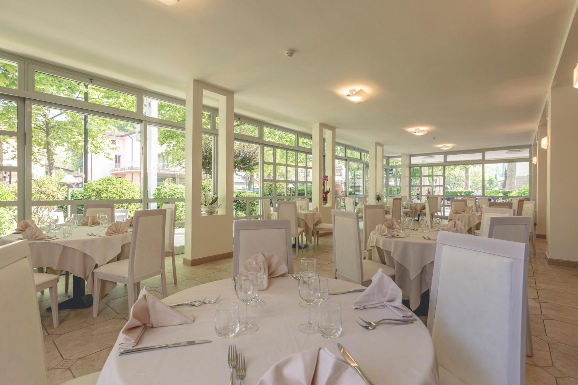 Hotel Athena Cervia Exterior photo