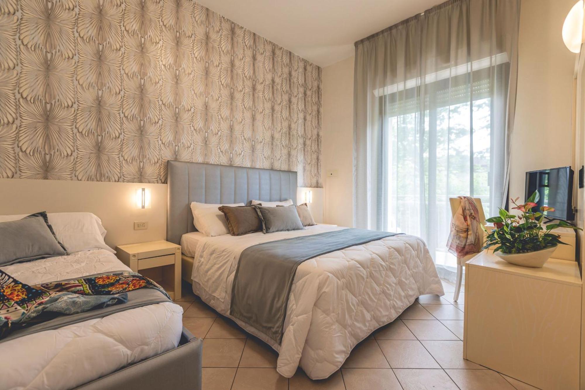 Hotel Athena Cervia Exterior photo