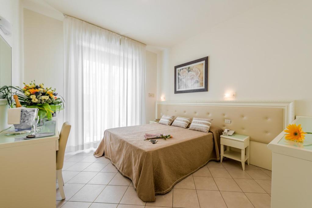 Hotel Athena Cervia Exterior photo